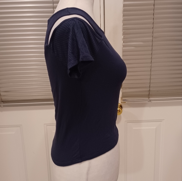 4/$40 Blue Ribbed Cold-Shoulder Tee - Size Medium - Picture 3 of 9